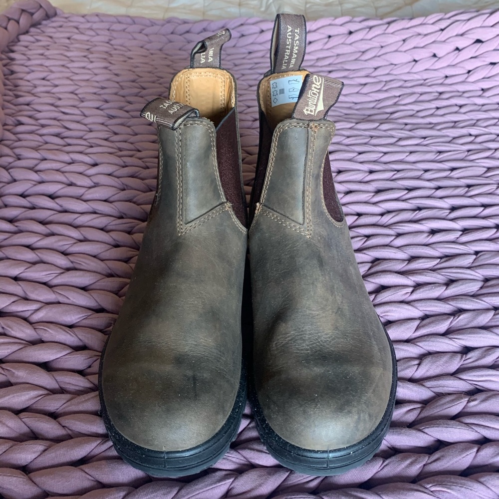 Blundstone #585 WOMEN'S CLASSICS
CHELSEA BOOTS - RUSTIC BROWN